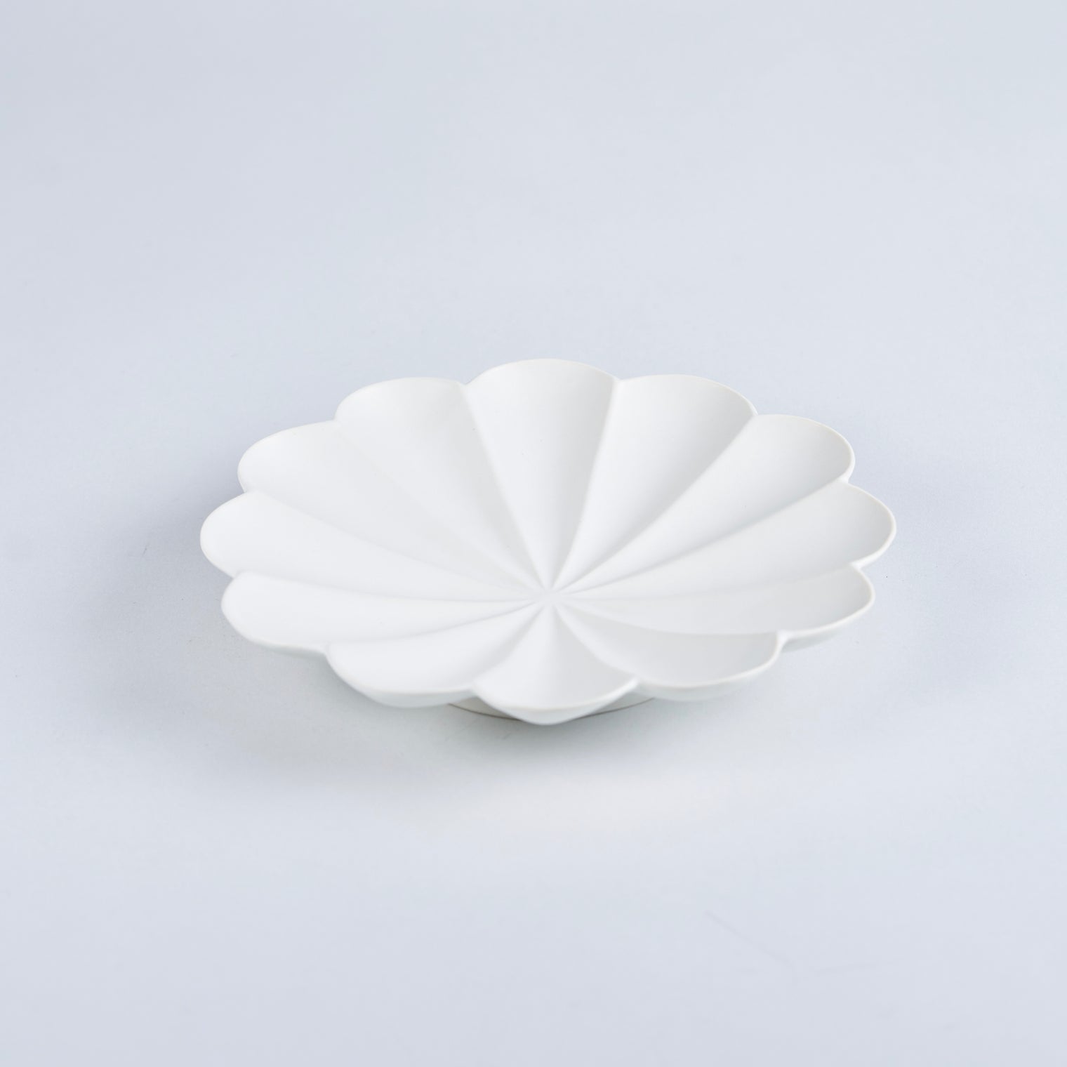 Usukiyaki,RINKA Twelve Petals Deep Side Plate, White, D18.5cm x H3cm