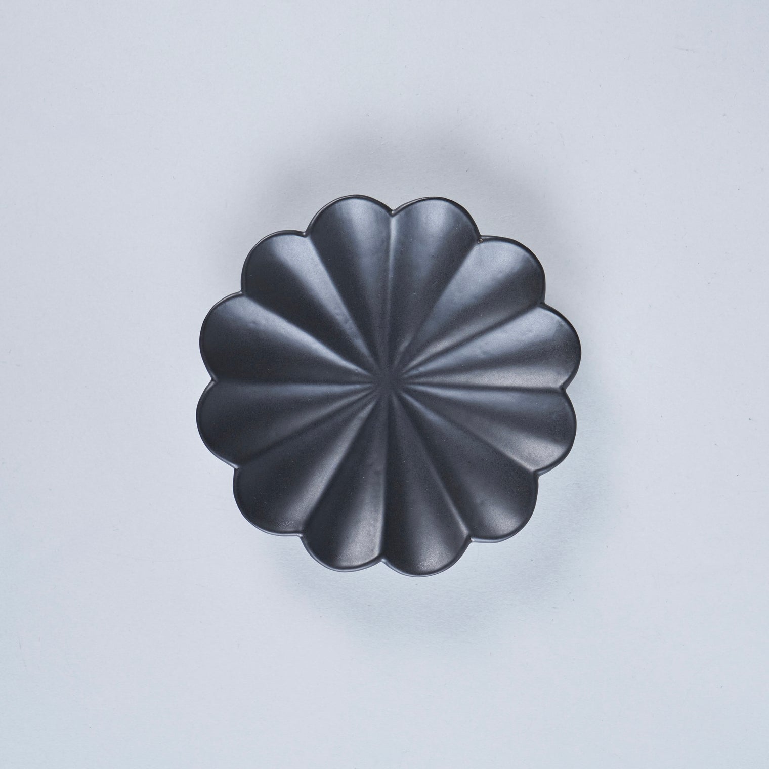 Usukiyaki, RINKA Twelve Petals Sauce Plate, Black, D11.5cm x H2cm
