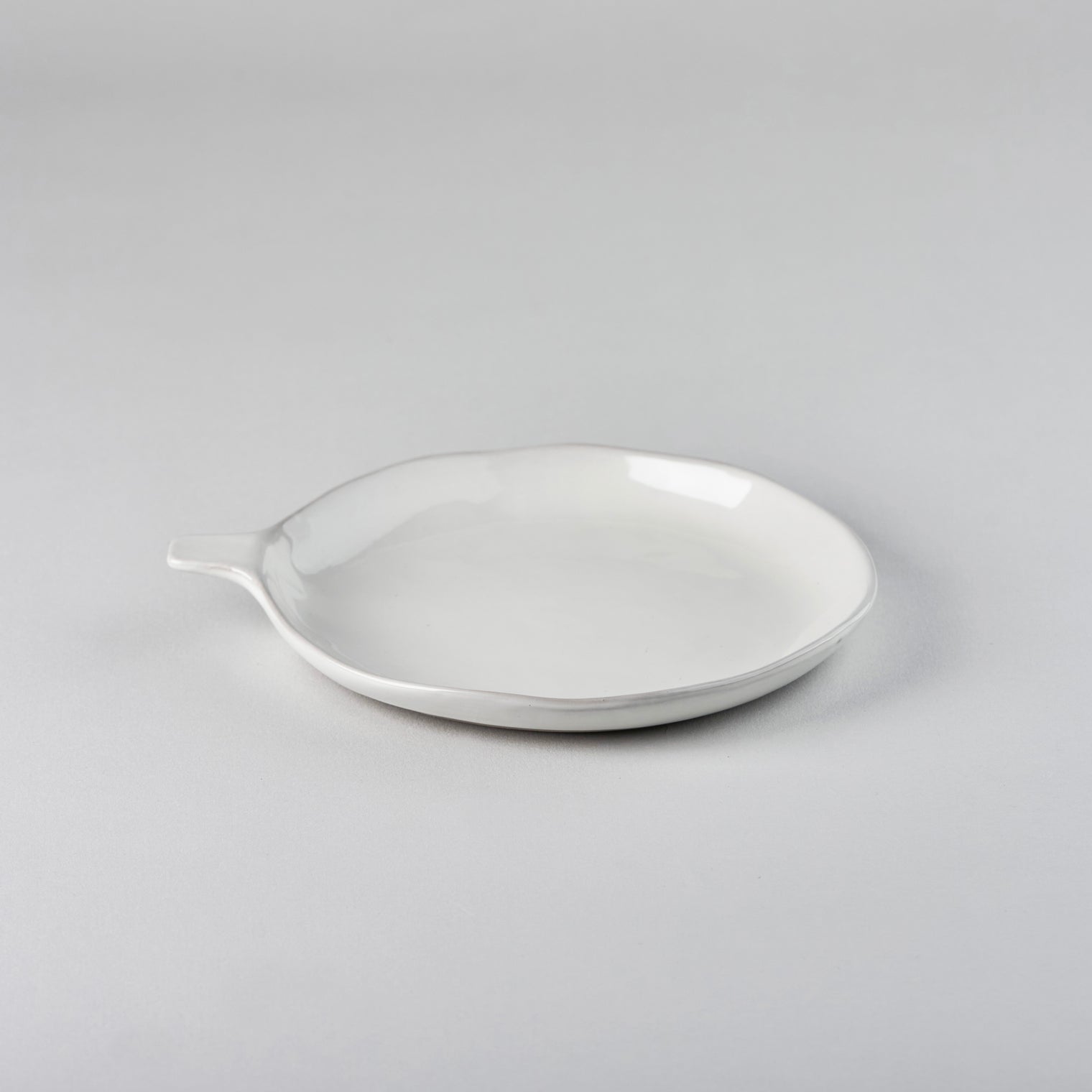 La Mère Plate With Handle Off White, L20 W17 H2cm, Design by Marie Michielssen