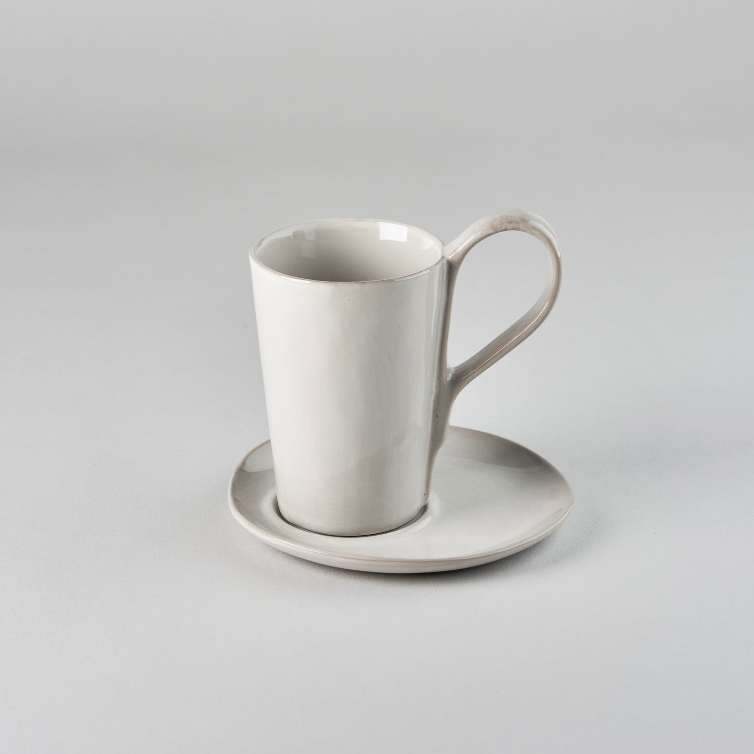 La Mère Saucer Coffee Cup, Off White, 14cm x 14cm x H1.5cm, Design by Marie Michielssen