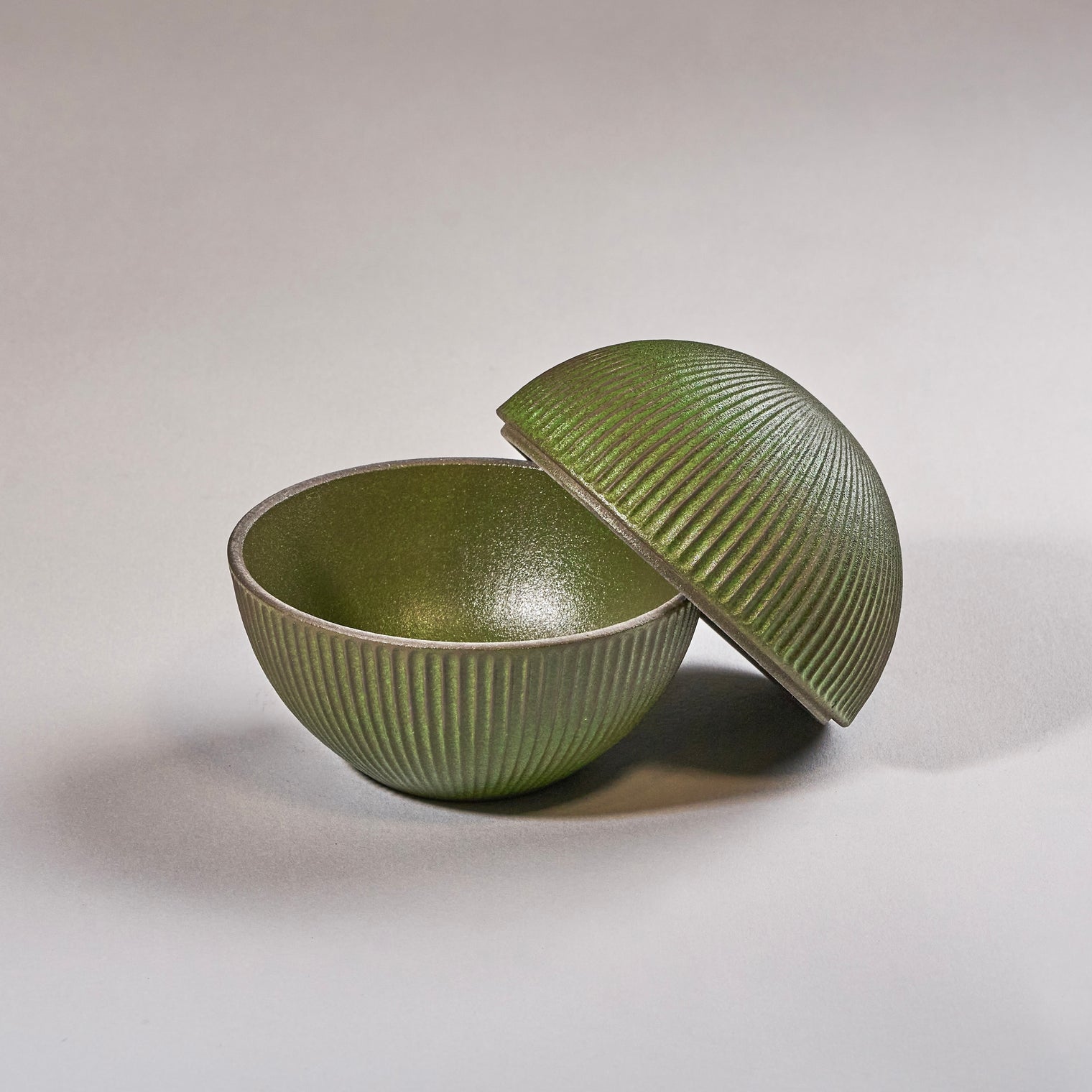Temari Lidded Bowl Green, 9.5cm x 8.5cm