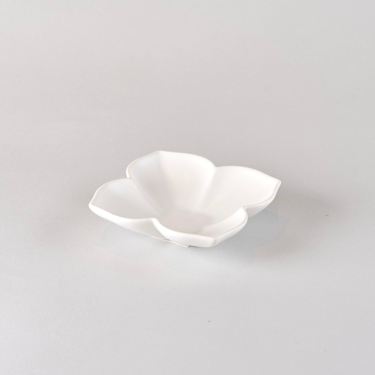 Mujagi Flower 04, Matt, 13cm x H2.8cm