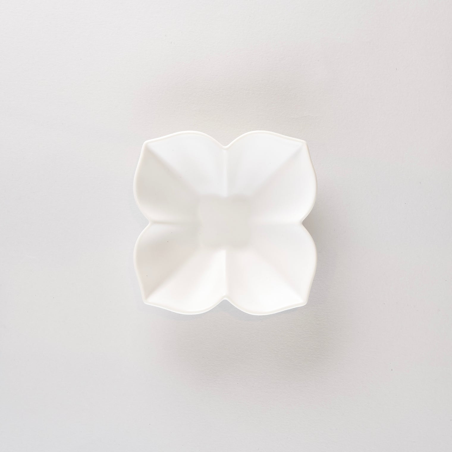 Mujagi Flower 04, Matt, 13cm x H2.8cm