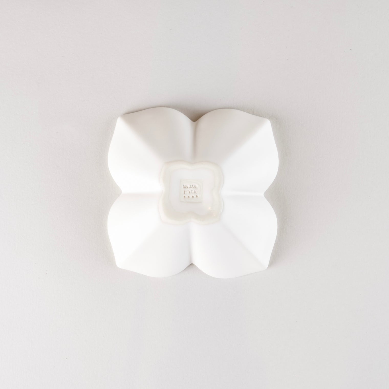 Mujagi Flower 04, Matt, 13cm x H2.8cm