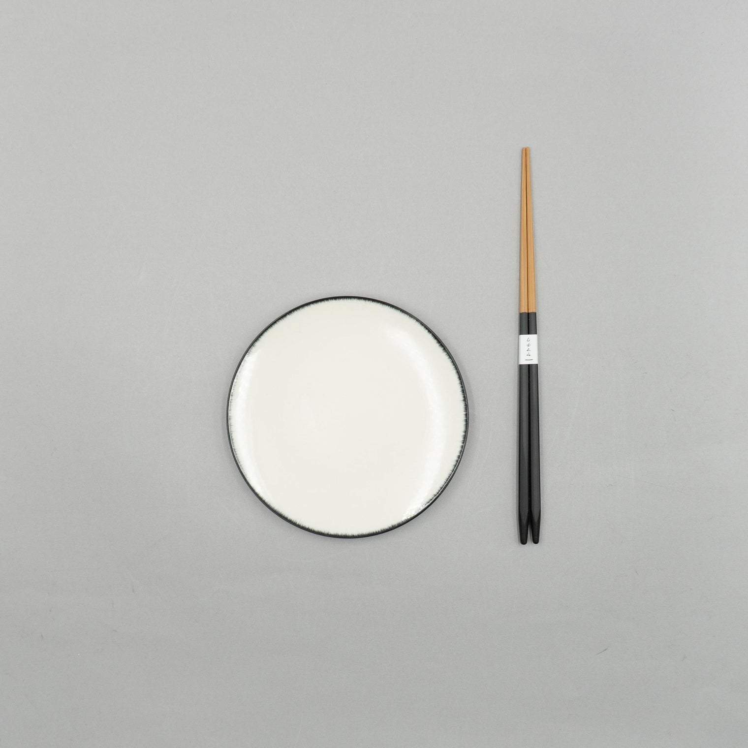 Dessert Plate, 14cm, Dé Off-White/Black VAR 1, Design by Ann Demeulemeester