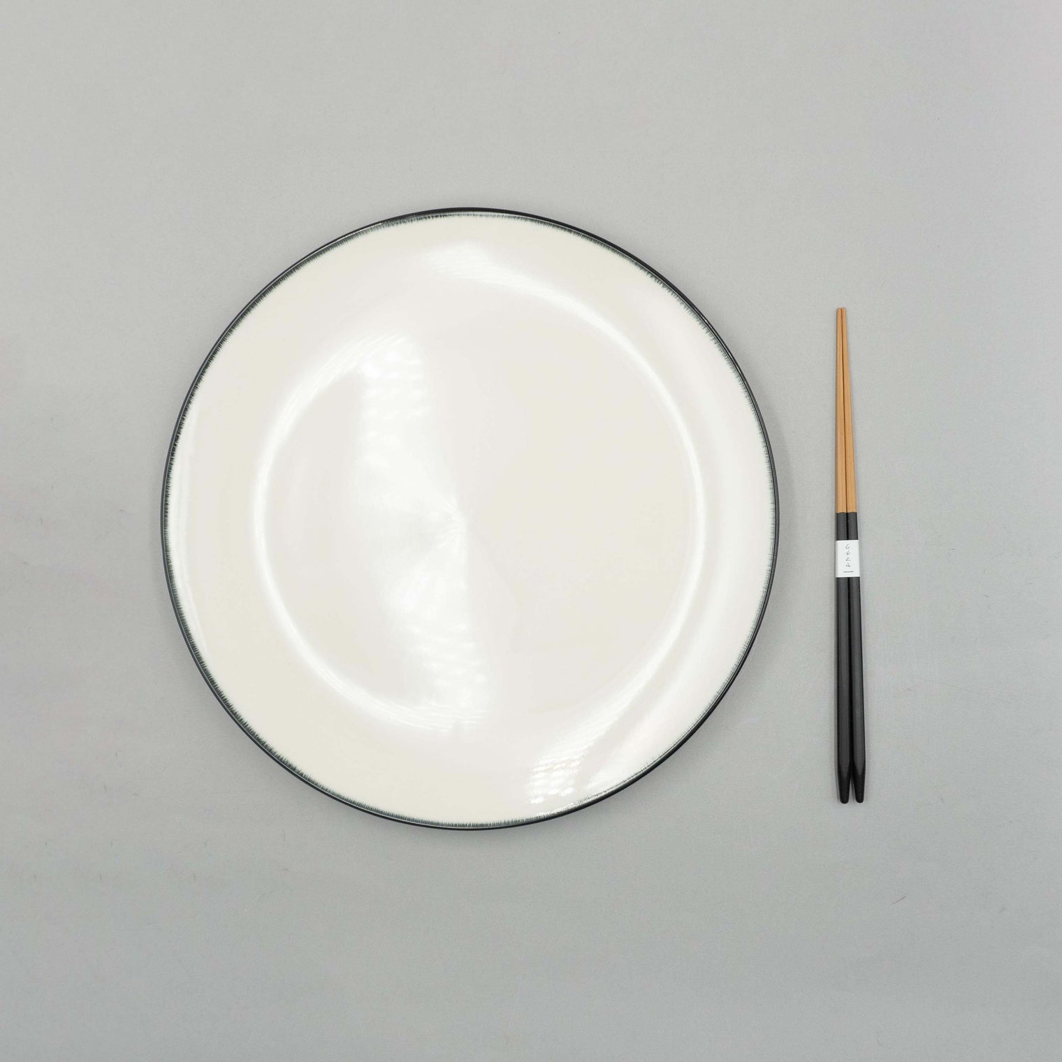 Dinner Plate, 28cm, Dé Off-White/Black VAR 1, Design by Ann Demeulemeester