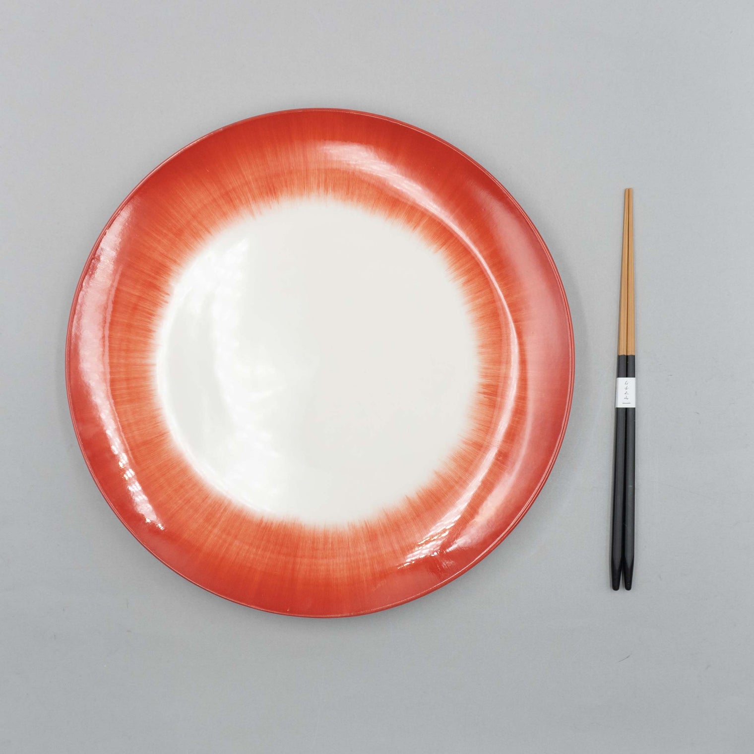 Dinner Plate, 28cm, Dé Off-White/Red VAR 5, Design by Ann Demeulemeester