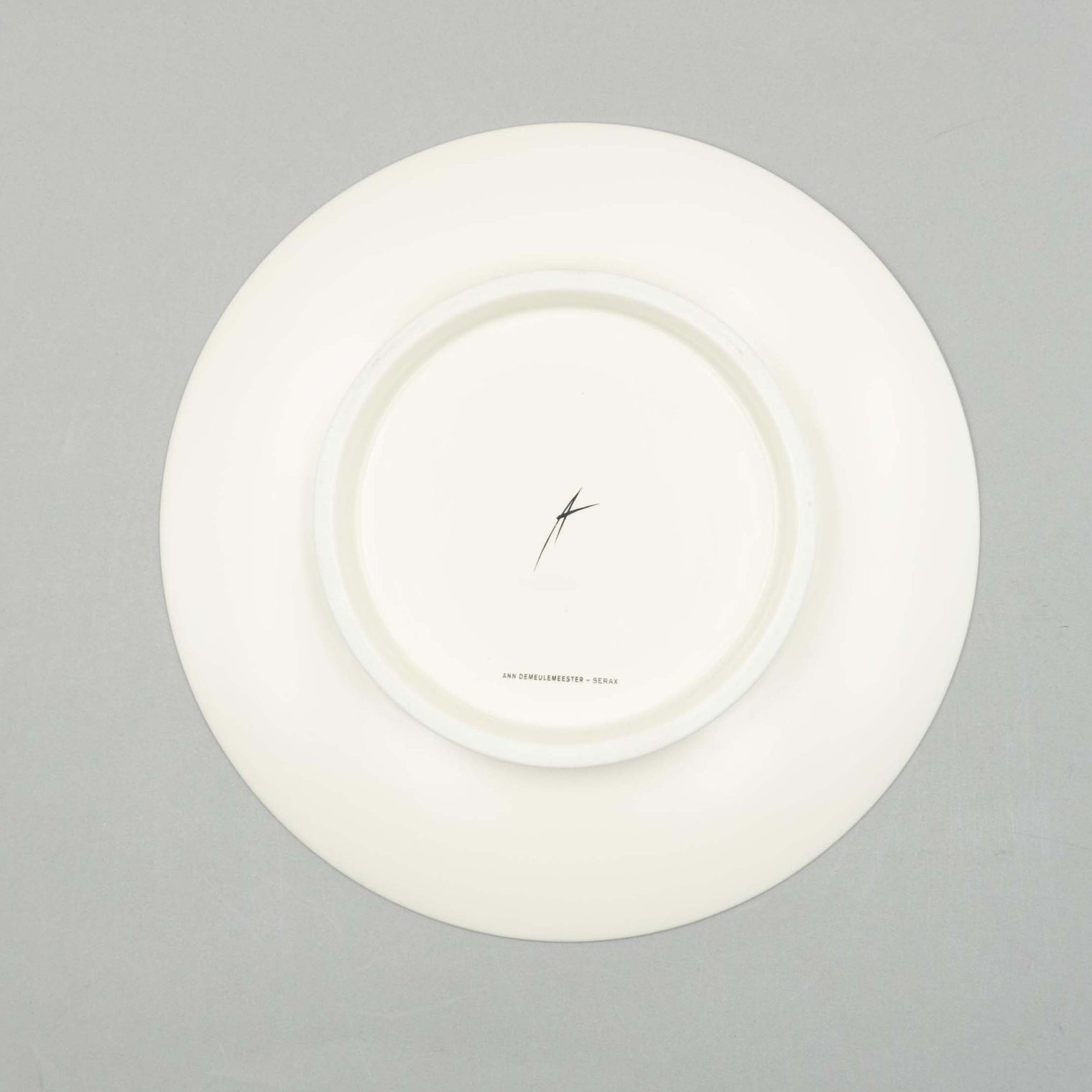 Dinner Plate, RA Off White, D24cm x H3cm, Design by Ann Demeulemeester