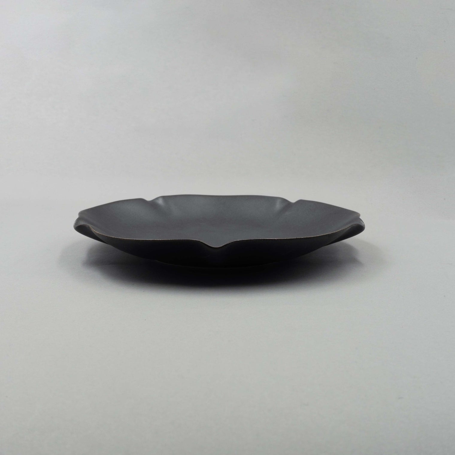 Hanaemi Black Plate, 20cm
