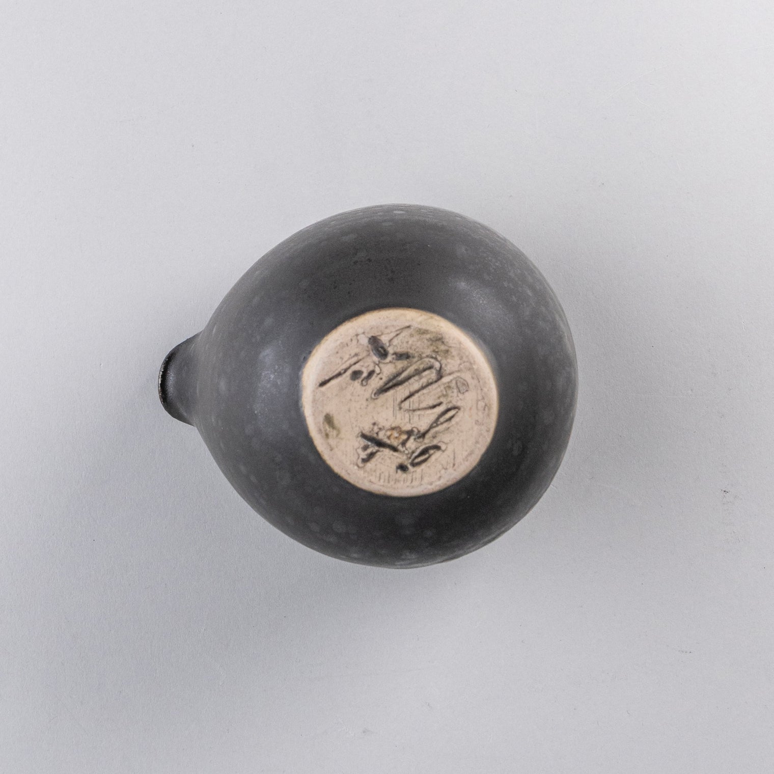 Gong Dao Bei, Manganese, 8.5cm x 9cm x 9.5cm, Design by Aage Wurtz