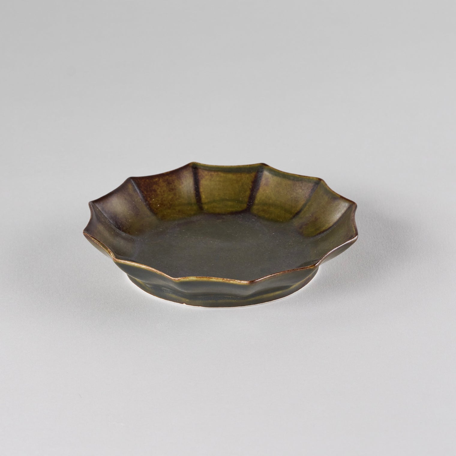 Utsuwa to Design S Deformed Plate, Olive Grey, 15cm x 15cm x H3cm
