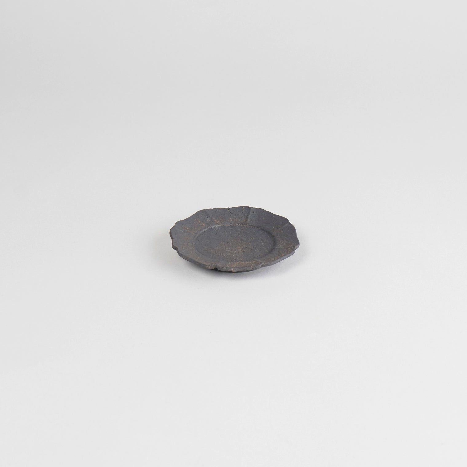 ONKO 8 Petal Tea Cup Saucer Bronze, 7.5x1.2cm