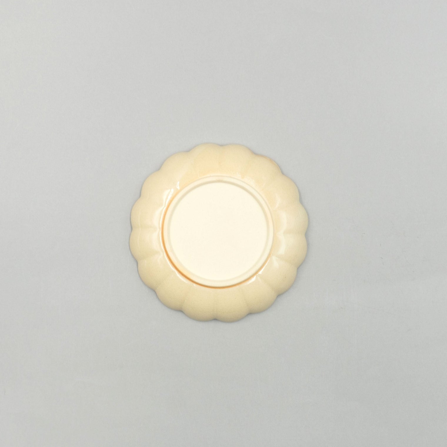 Ofuke Kiku Plate, 16cm x 3cm