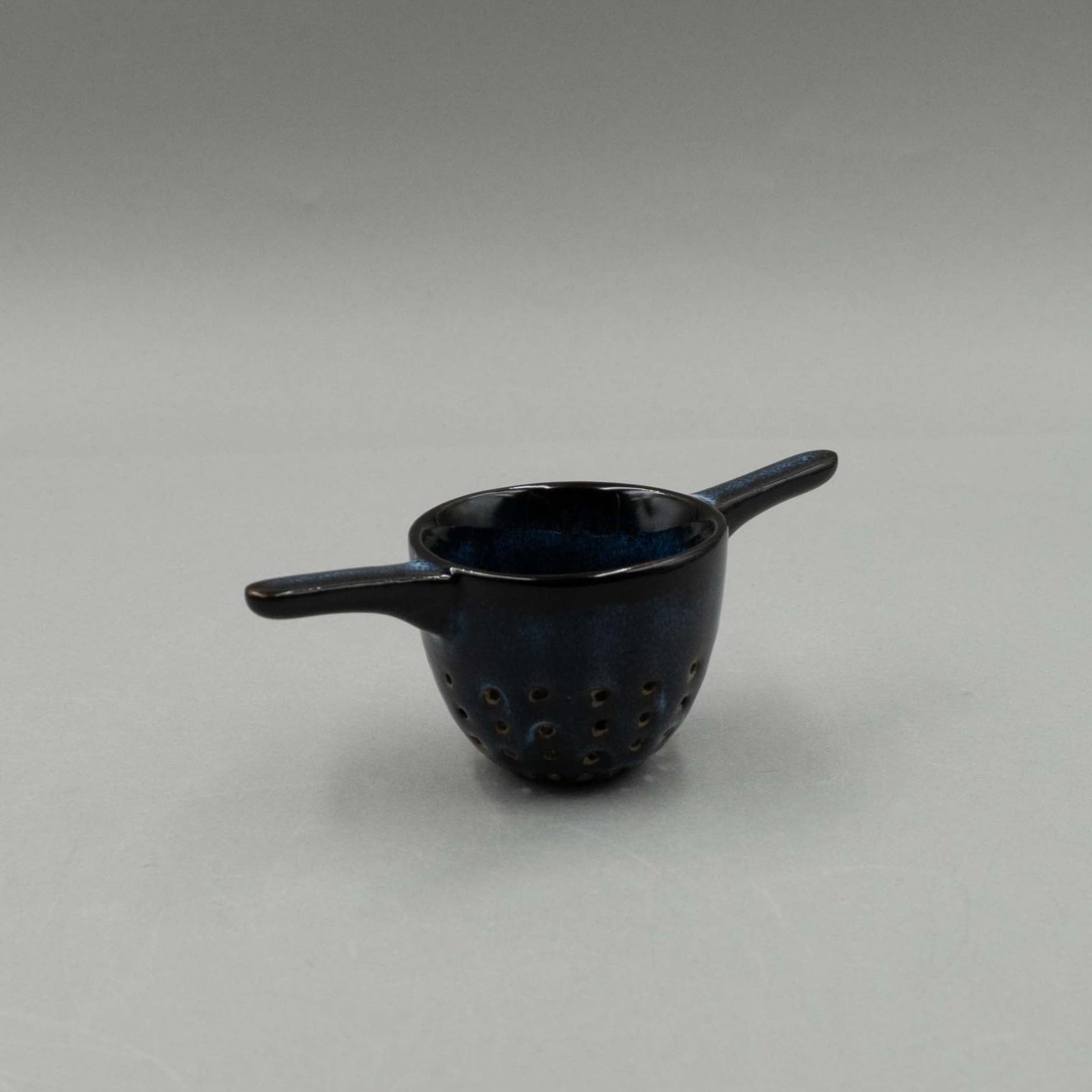 Tea Strainer, Dark Blue, 14cm x 6cm x 5cm, Design by Pascale Naessens