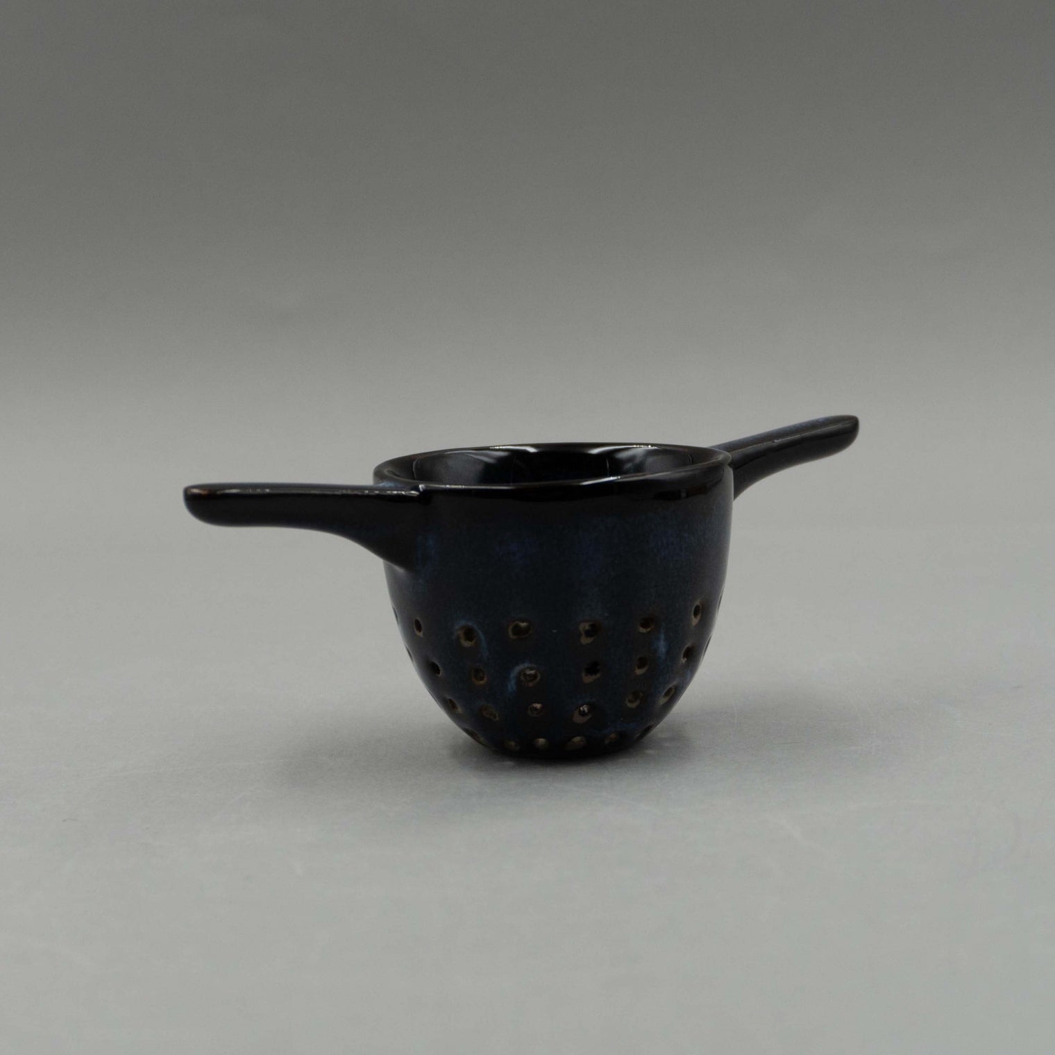 Tea Strainer, Dark Blue, 14cm x 6cm x 5cm, Design by Pascale Naessens