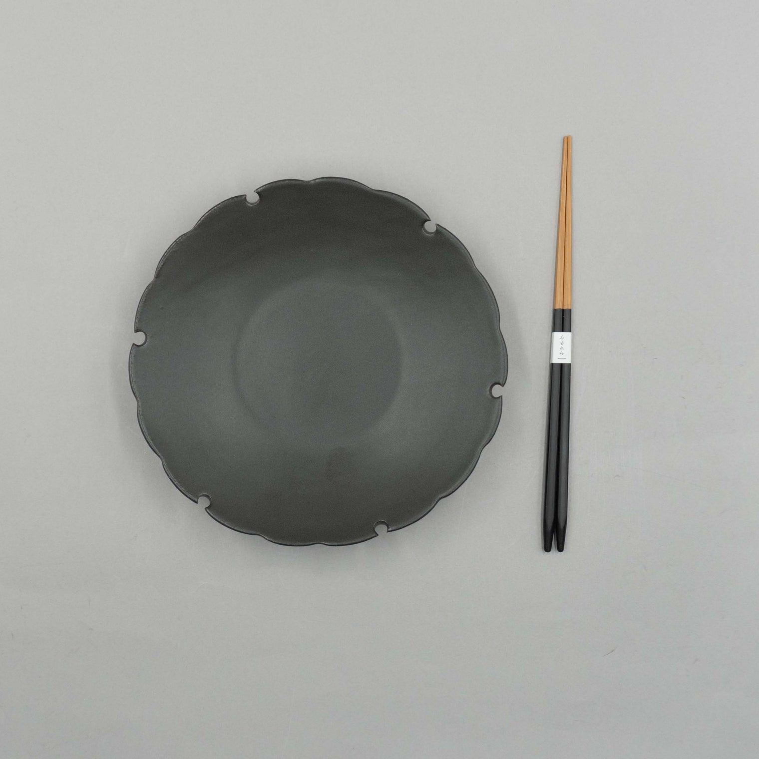 Yoshida Yukiwa Plate, elegant black, 200mm x 40mm