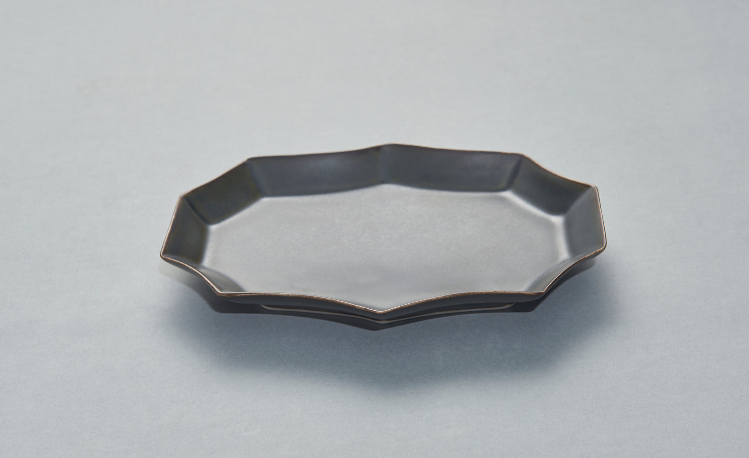 Utsuwa to Design M Deformed Plate, Olive Grey, 22cm x 16cm