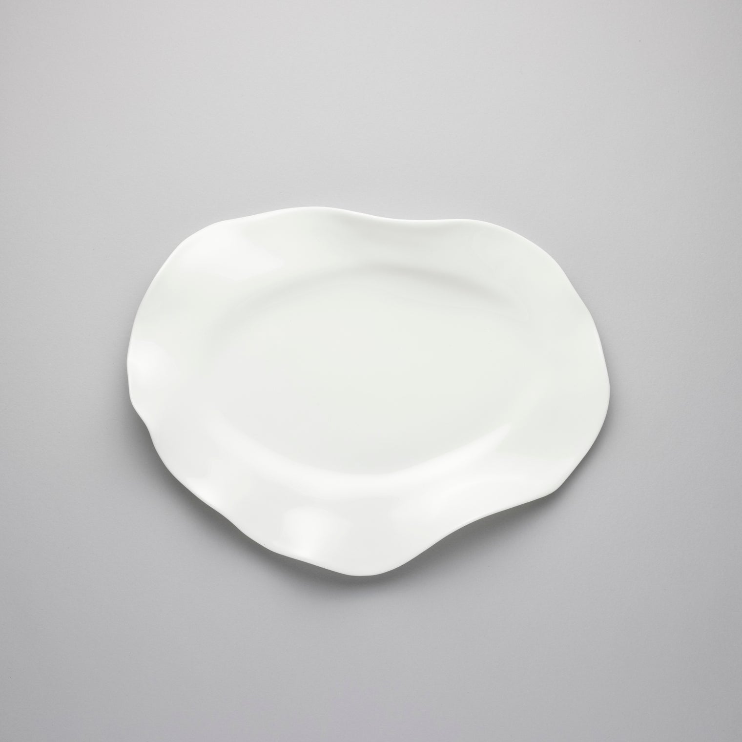 Oval Plate, 31cm x 22.5cm, Design by Roos Van de Velde