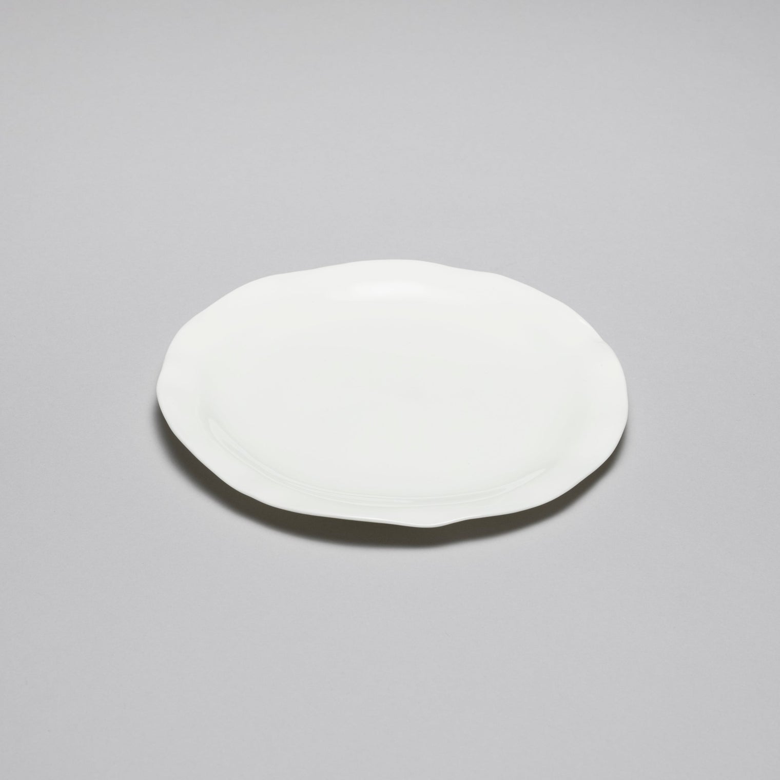 Round Plate, 20cm x H1.8cm, Design by Roos Van de Velde
