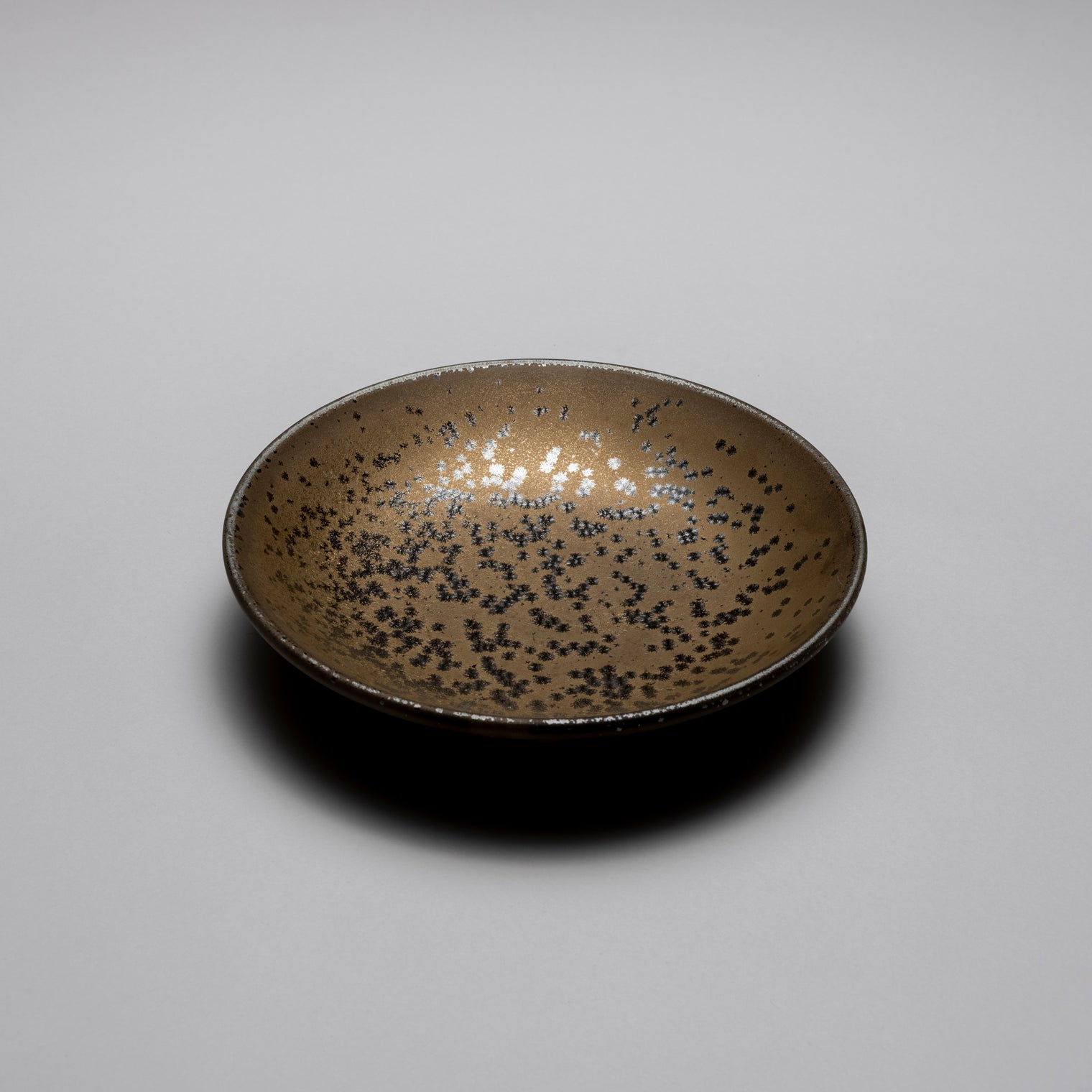Kinrei Shallow Bowl, 22.9cm x H5.3cm