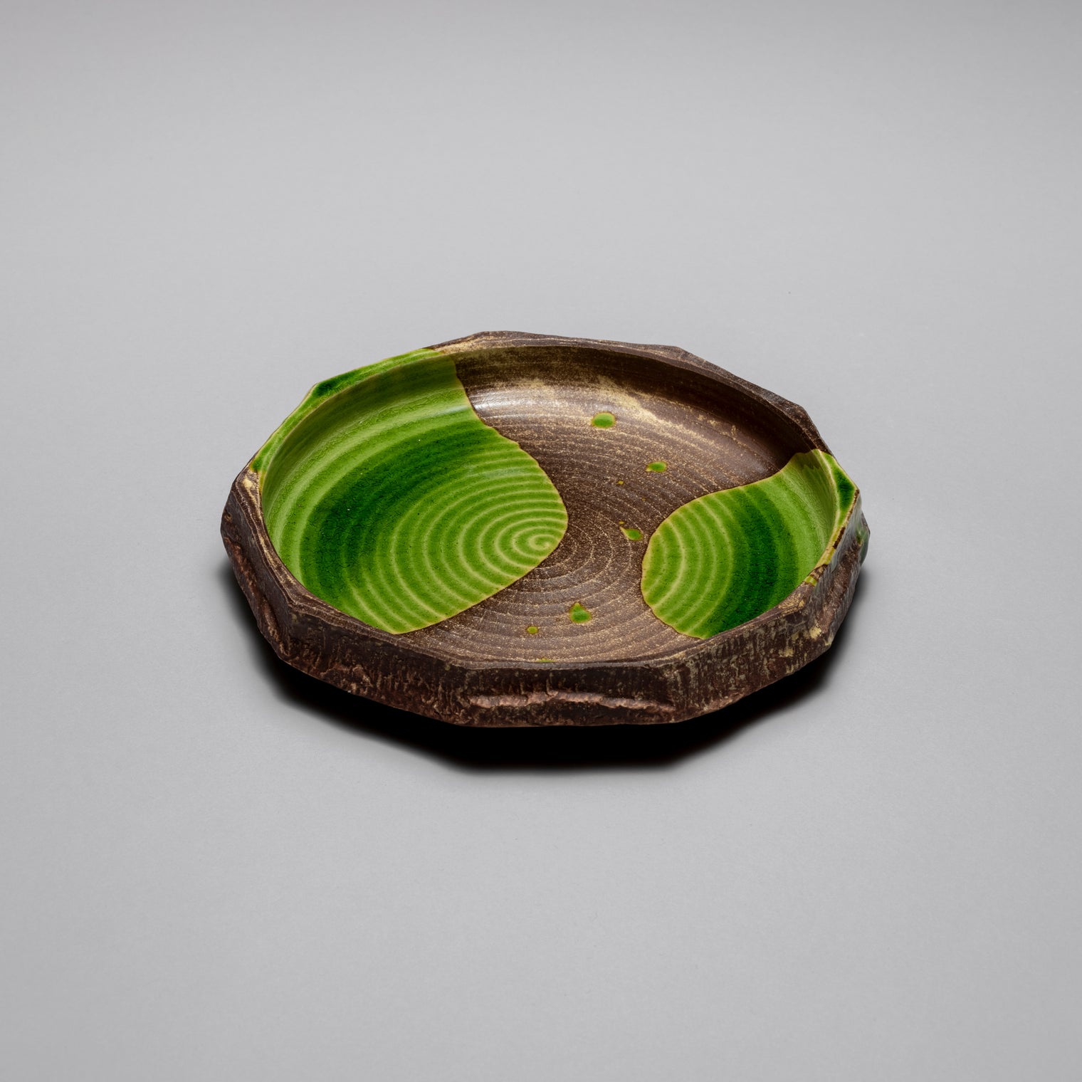 Sabiyu Hiwa Plate, 23.7cm x H4.4cm