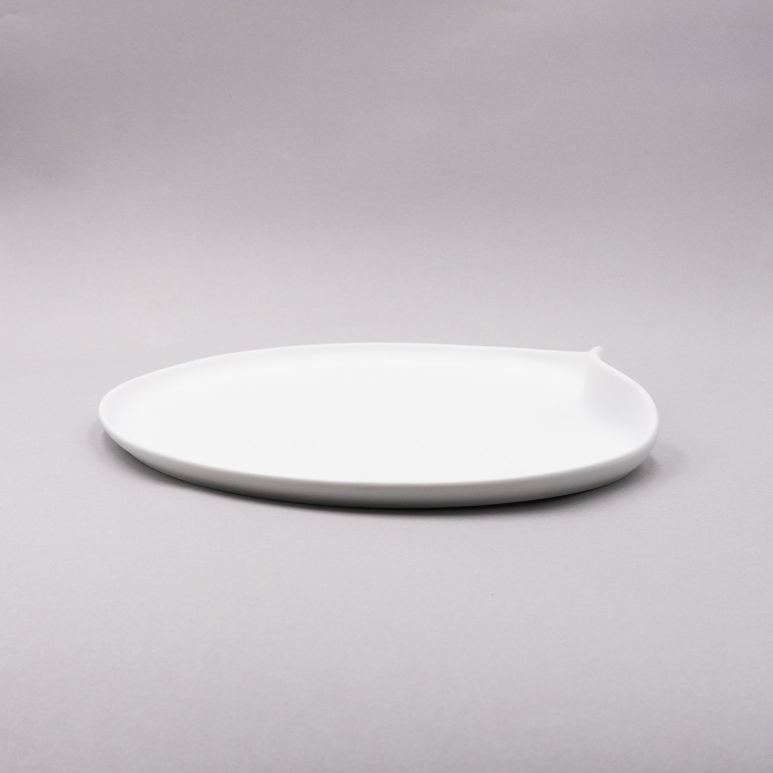 Bisque White AT Plate, 26cm x 23cm x H1cm, Design by Moriyama