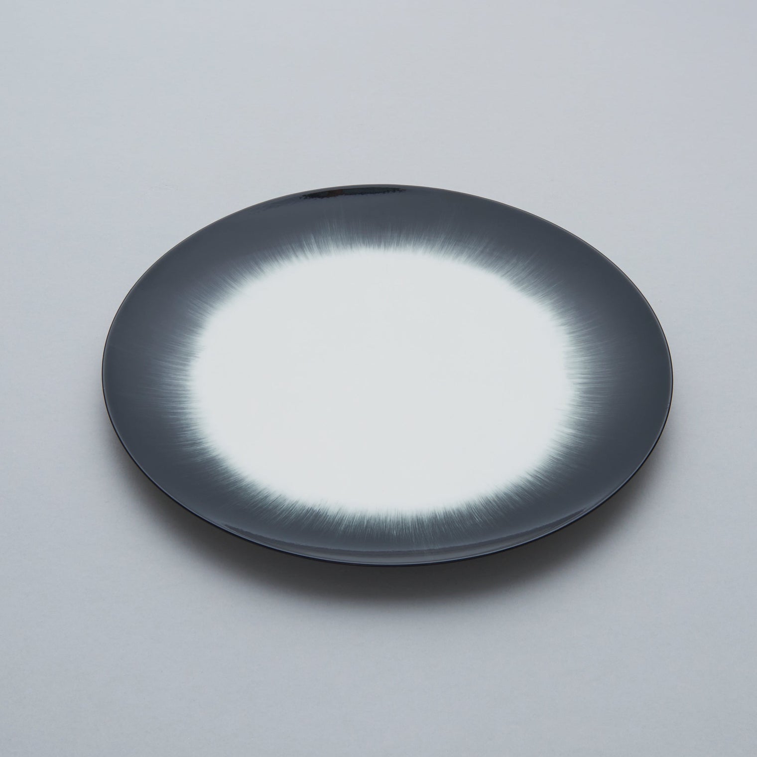 Dinner Plate, 28cm, Dé Off-White/Black VAR 5, Design by Ann Demeulemeester