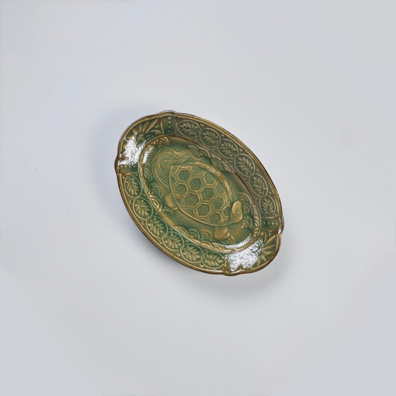 Suiyo Embossed Oval SS Turtle Celadon, 148 x 110 x H18mm