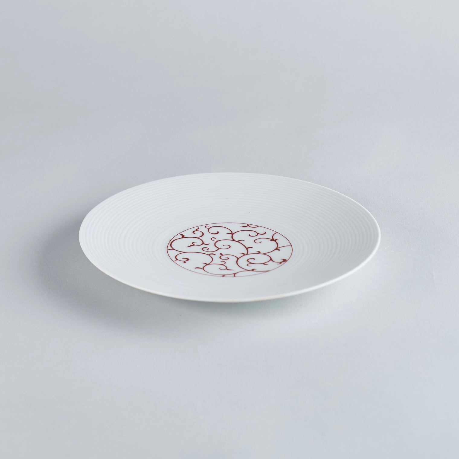Eiho Porcelain, Arabesque, Red Plate, 19cm