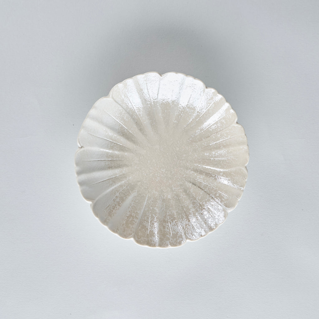 Pearl Kiku Flower Bowl, 16.5cm x H4cm