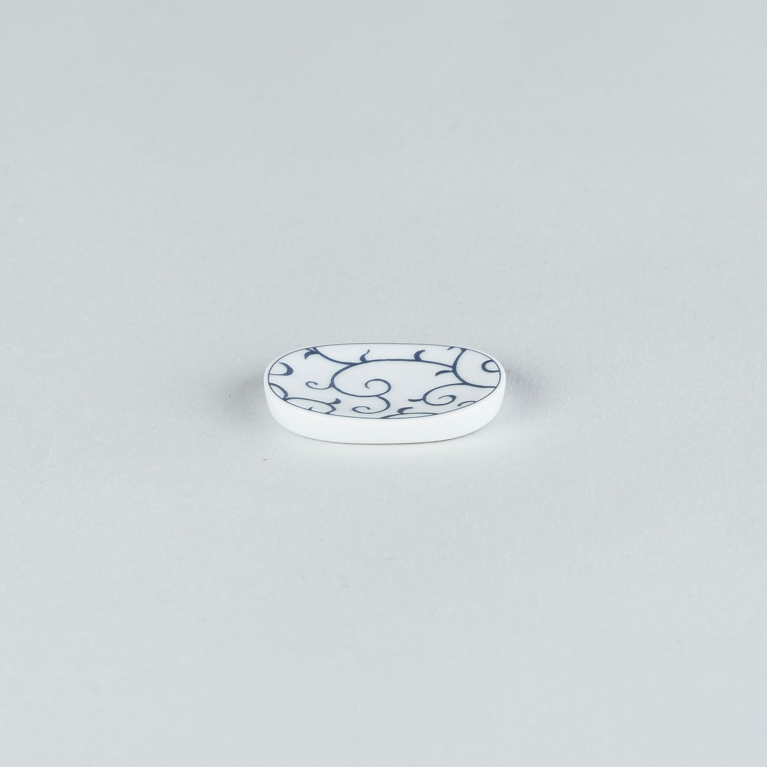 Eiho Porcelain, Arabesque, Blue Chopstick Rest