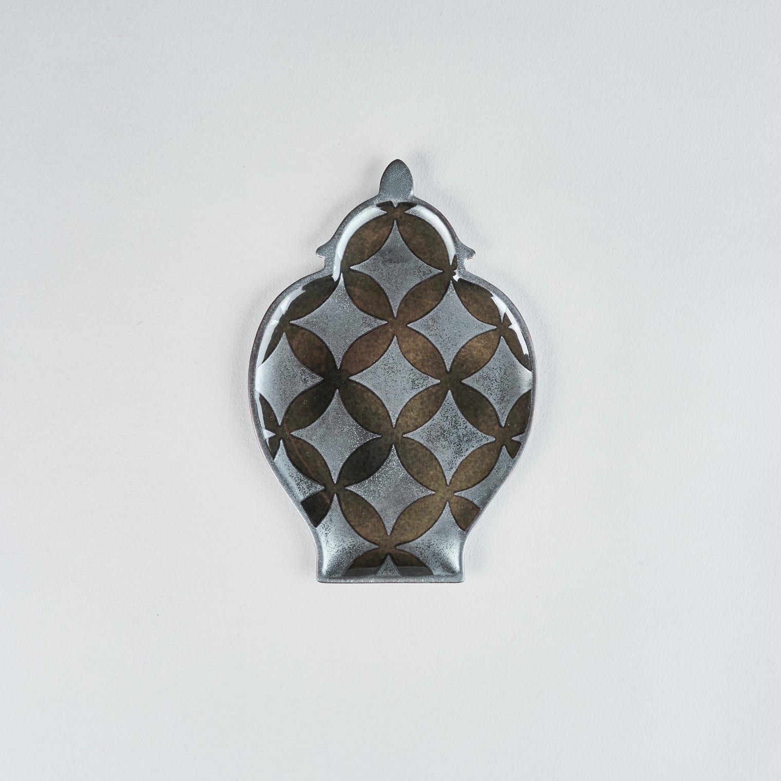 Seizan Gama Small vase-shaped plate (Agarwood) 01