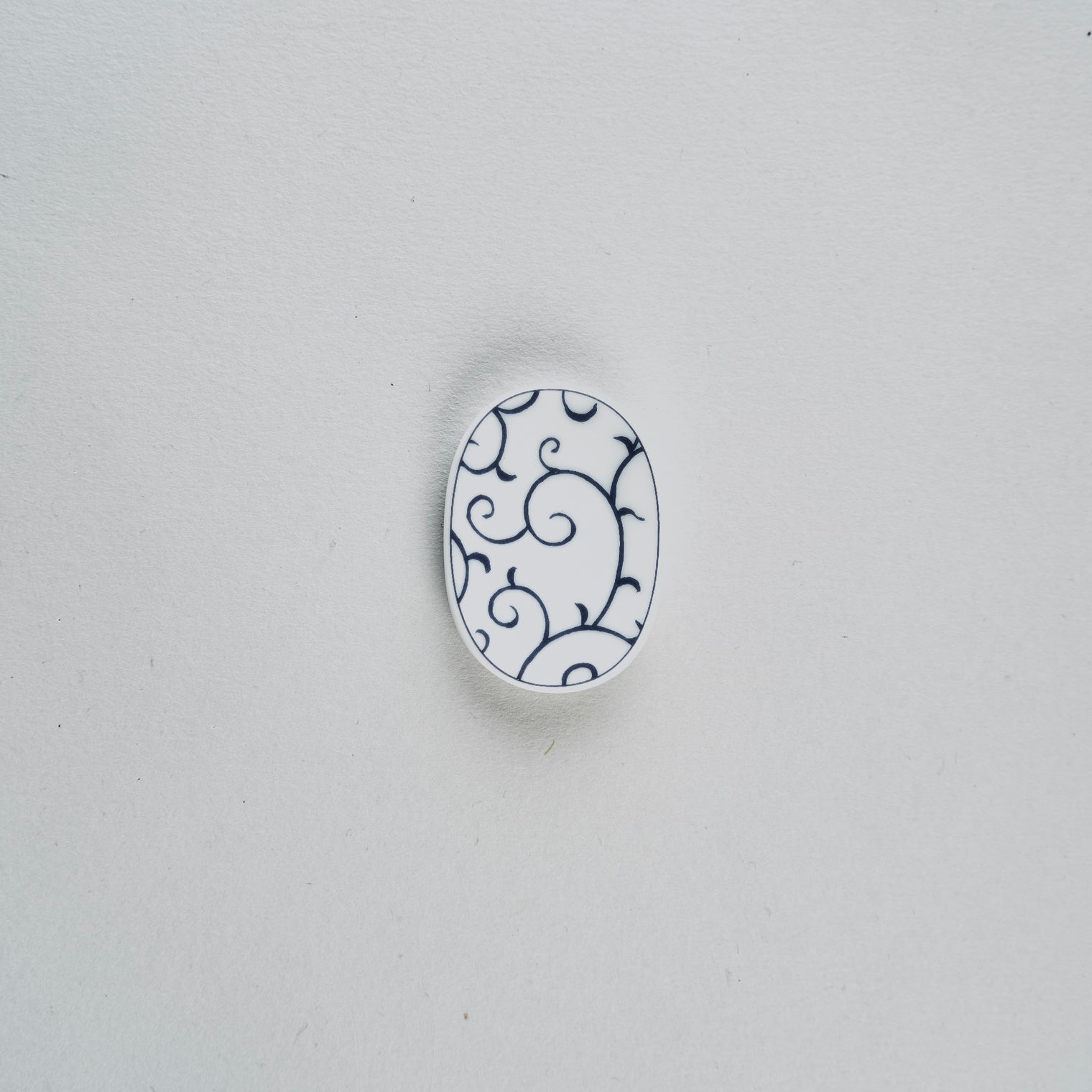 Eiho Porcelain, Arabesque, Blue Chopstick Rest