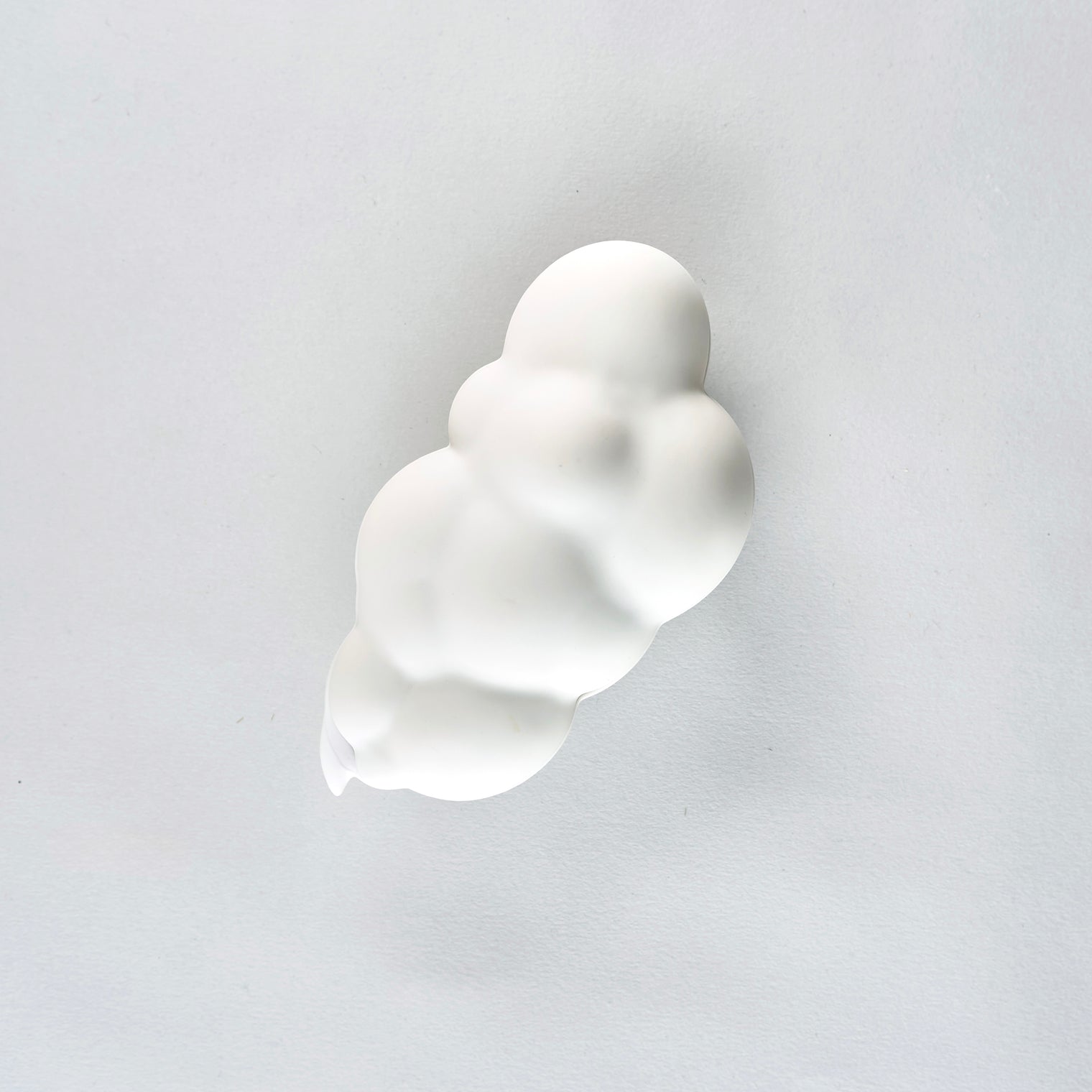 224 Porcelain Cloud nine lidded container, W18cm x H9cm