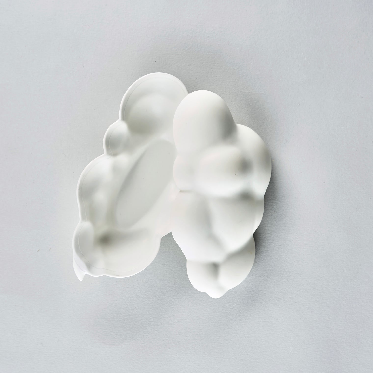 224 Porcelain Cloud nine lidded container, W18cm x H9cm
