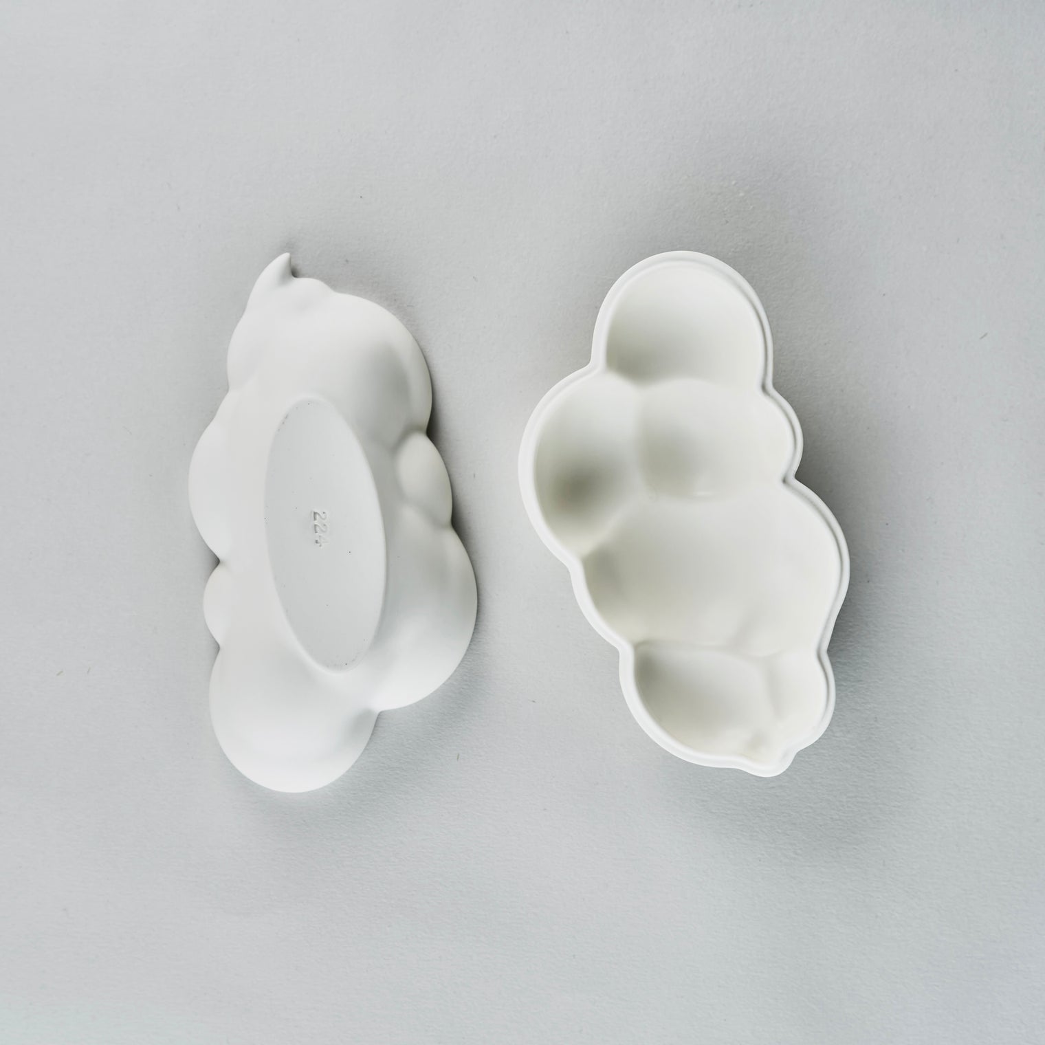 224 Porcelain Cloud nine lidded container, W18cm x H9cm