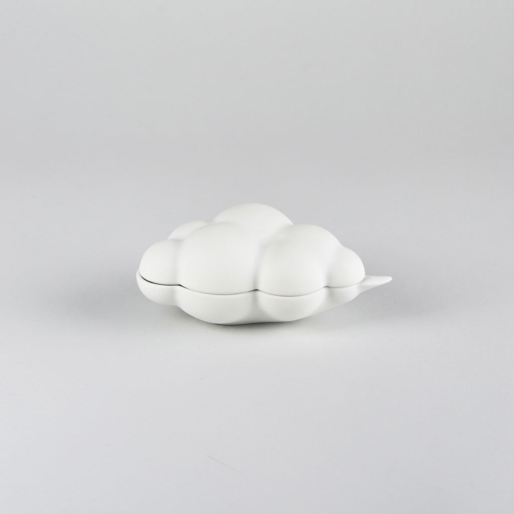 224 Porcelain Cloud nine lidded container M, W13cm x H5cm