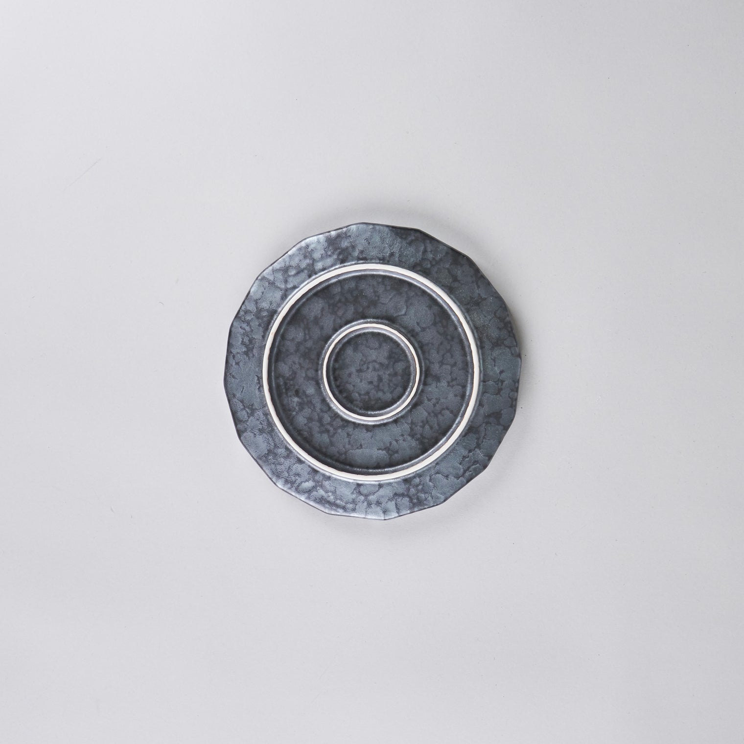 Kanezen Gama Sixteen-sided Plate Black Rust Squeezed Mat 15.5cm x H2cm