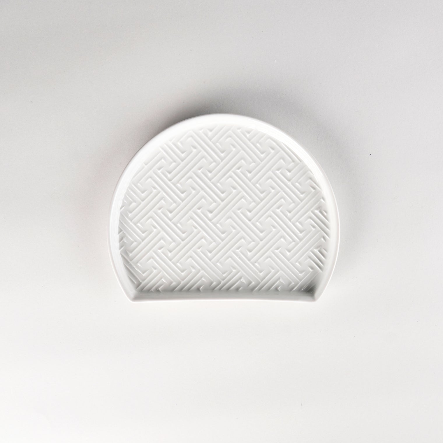 Jang Hun Seong Half-Moon Pattern Plate in White, 18 x 14.8 x 1.5cm