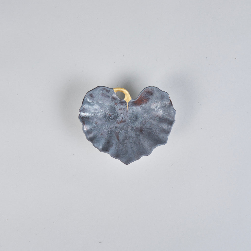 Fukusan Gama Tsuwa-style Small Serving Dish, Black Shibori Glaze with Gold Stem, 10cm x 8cm x H2.8cm