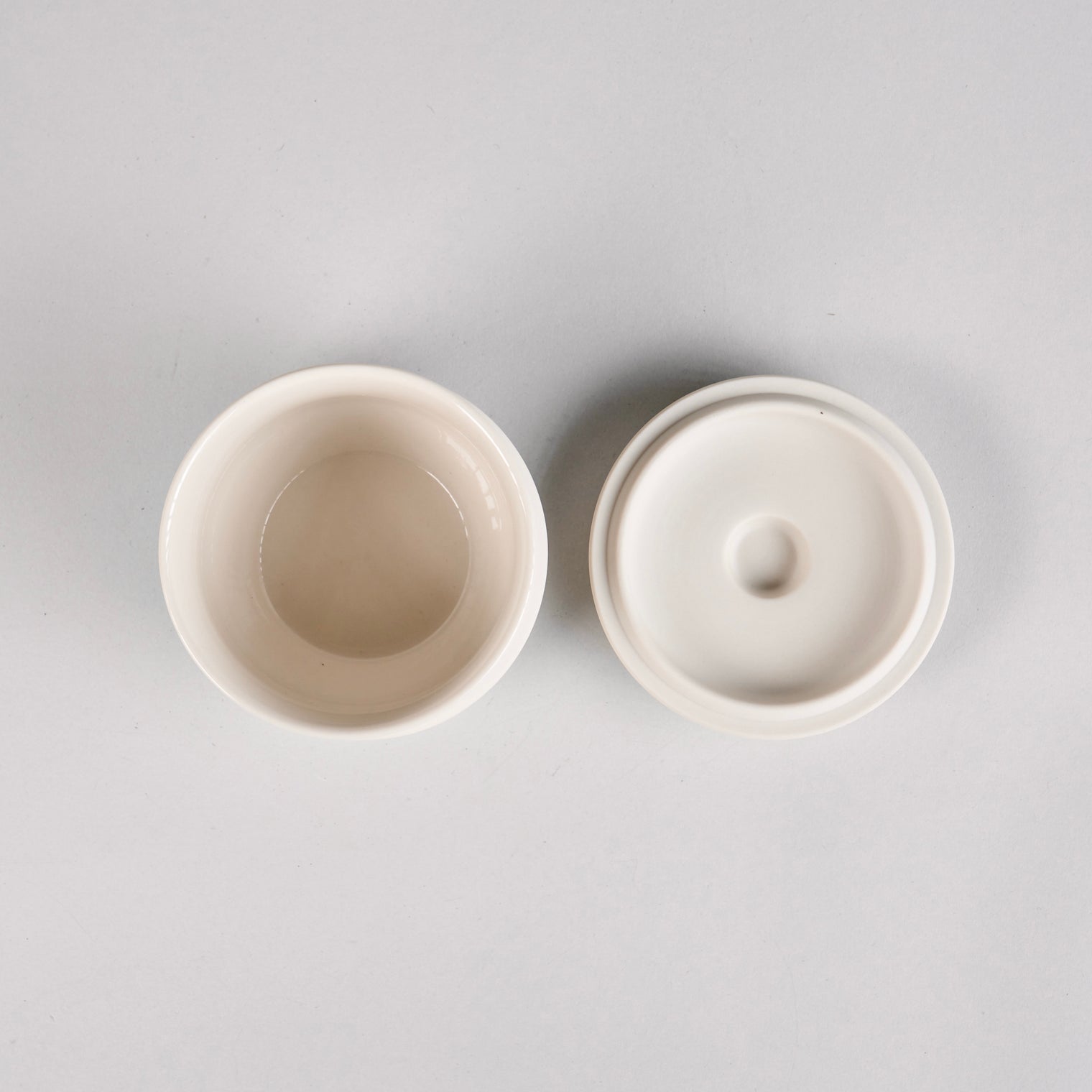 Sugar Bowl Alabaster Dune, L8.5 W8.5 H7.5cm Design by Kelly Wearstler