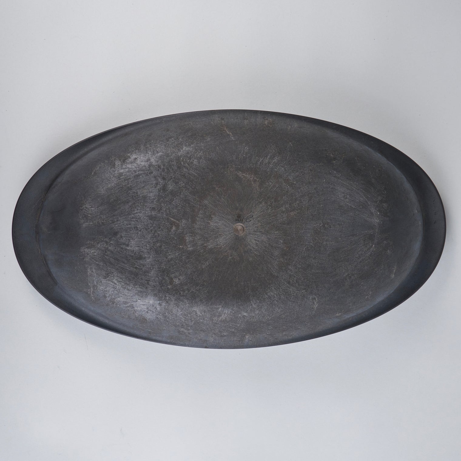 ARAS Oval Plate Ceder Bark, Black, 40cm