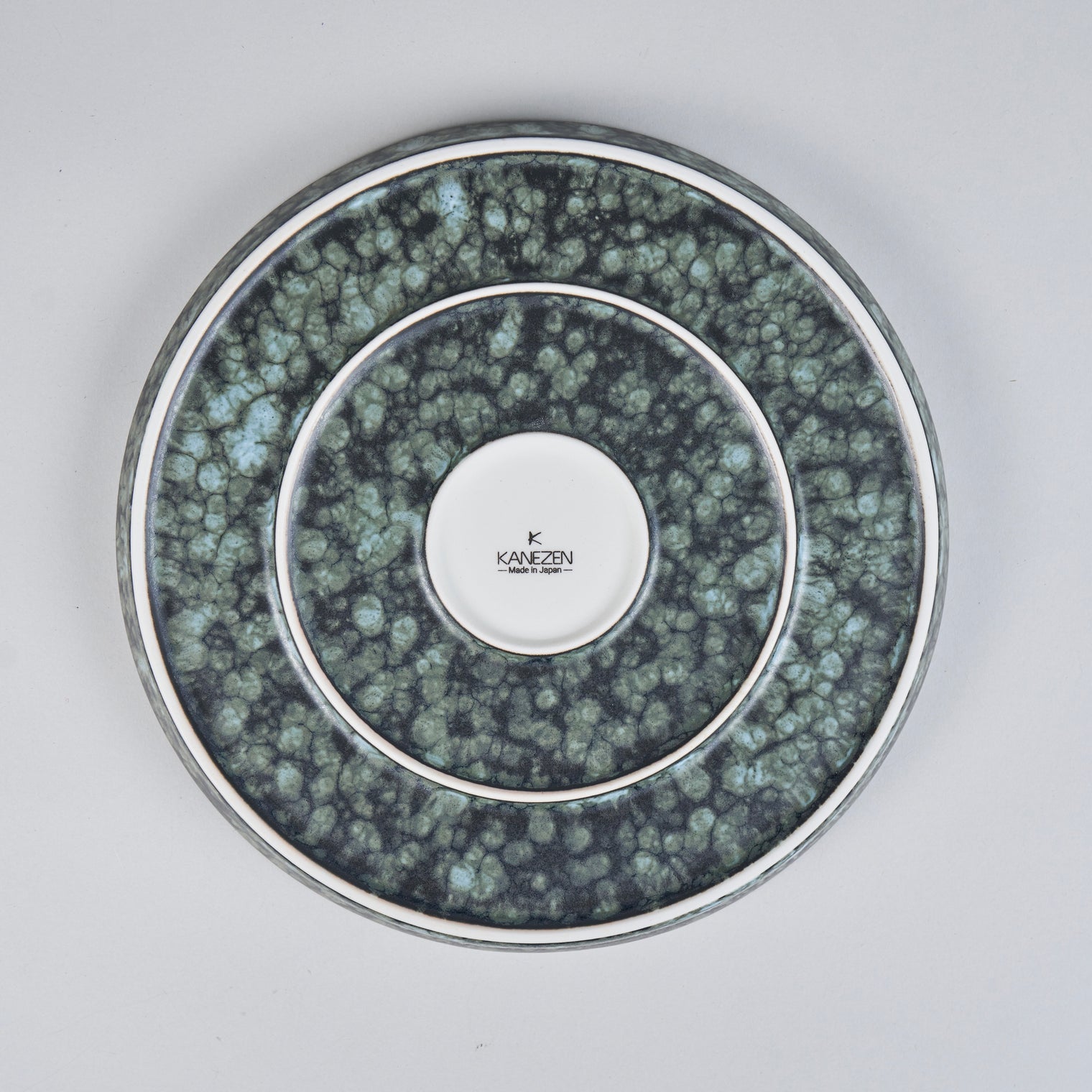 Kanezen Gama black rim plate, 24cm x H2.1cm