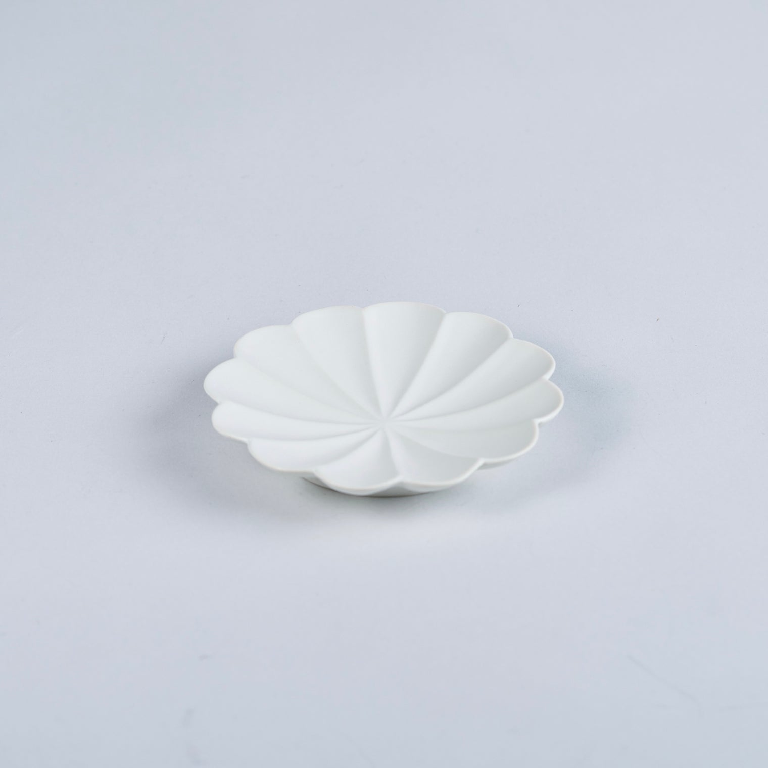 Usukiyaki, RINKA Twelve Petals Sauce Plate, White, D11.5cm x H2cm
