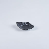 Usukiyaki, Ridge Flower Saucer, Black
