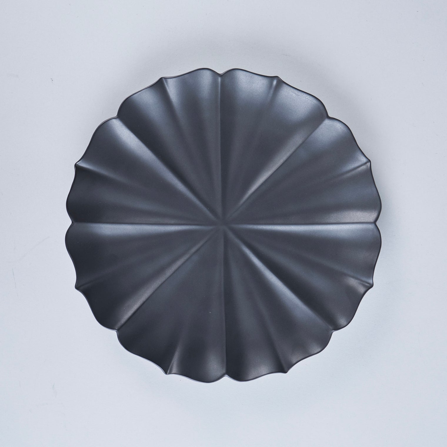 Usukiyaki, RYOUKA Lotus Petal Dinner Plate, Black, D24.5cm x H3cm