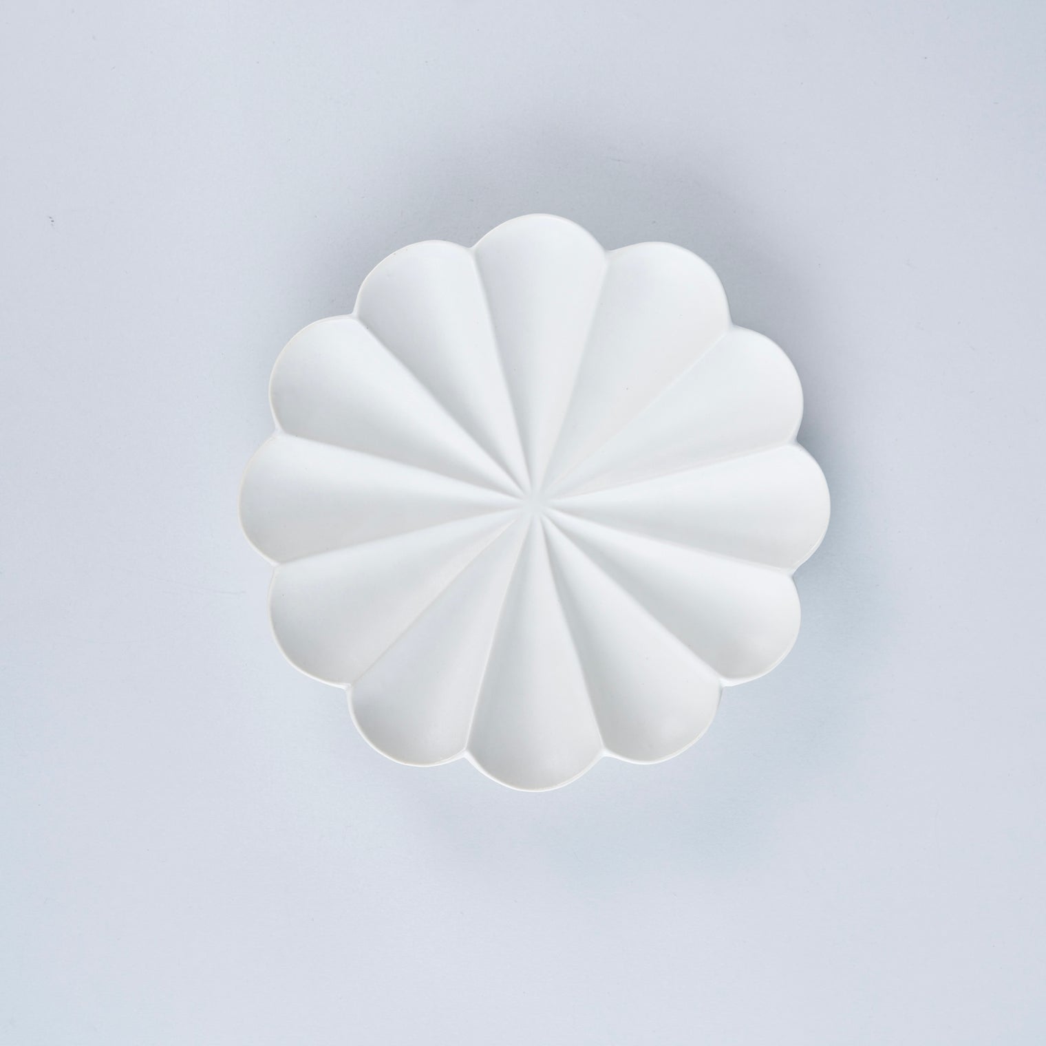 Usukiyaki,RINKA Twelve Petals Deep Side Plate, White, D18.5cm x H3cm