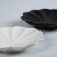 Usukiyaki, RINKA Twelve Petals Sauce Plate, Black, D11.5cm x H2cm