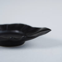 Usukiyaki, Ridge Flower Saucer, Black