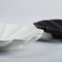 Usukiyaki,RINKA Twelve Petals Deep Side Plate, Black, D18.5cm x H3cm